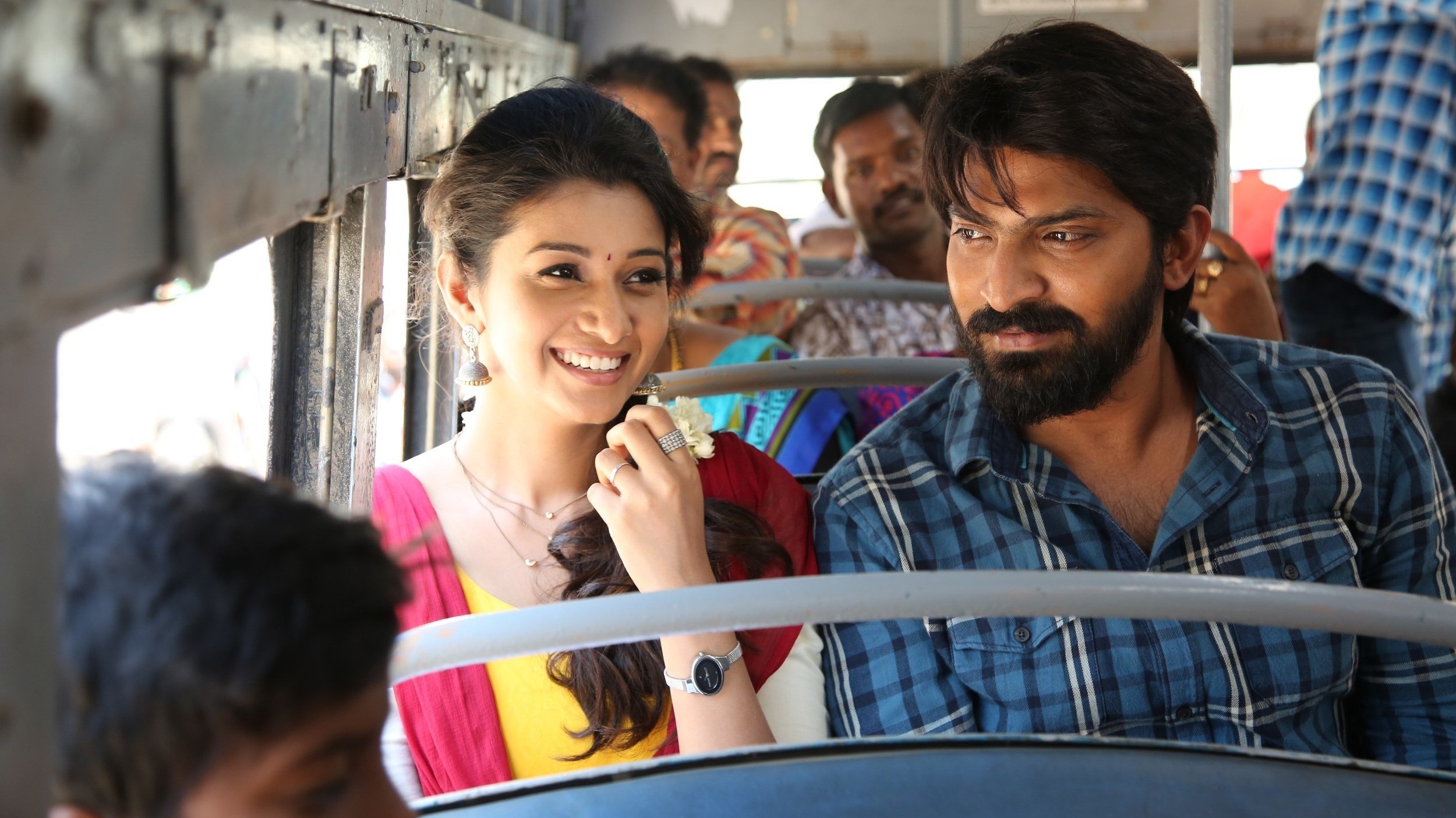 Meyaadha Maan Background