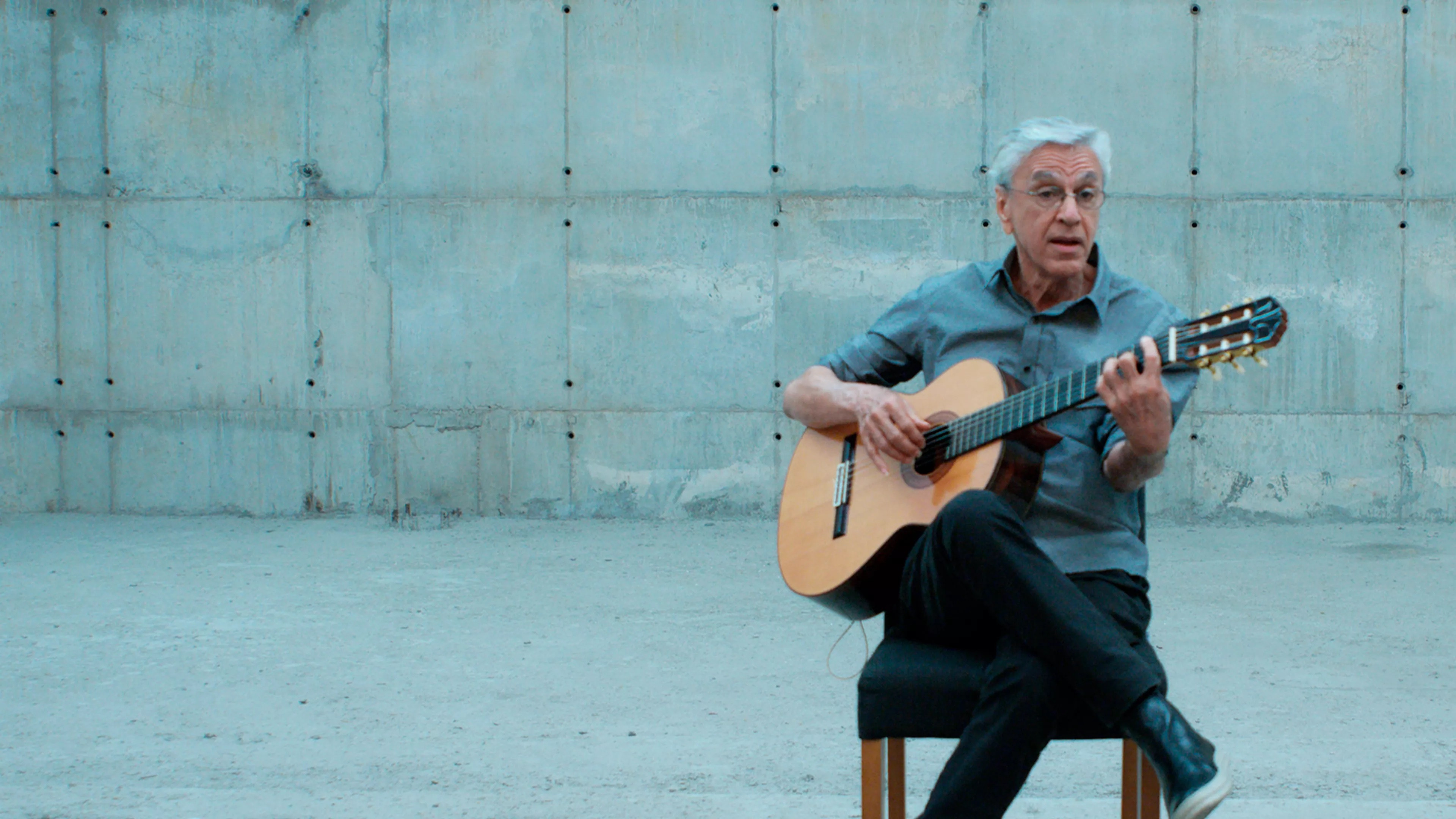 Narcissus Off Duty Background