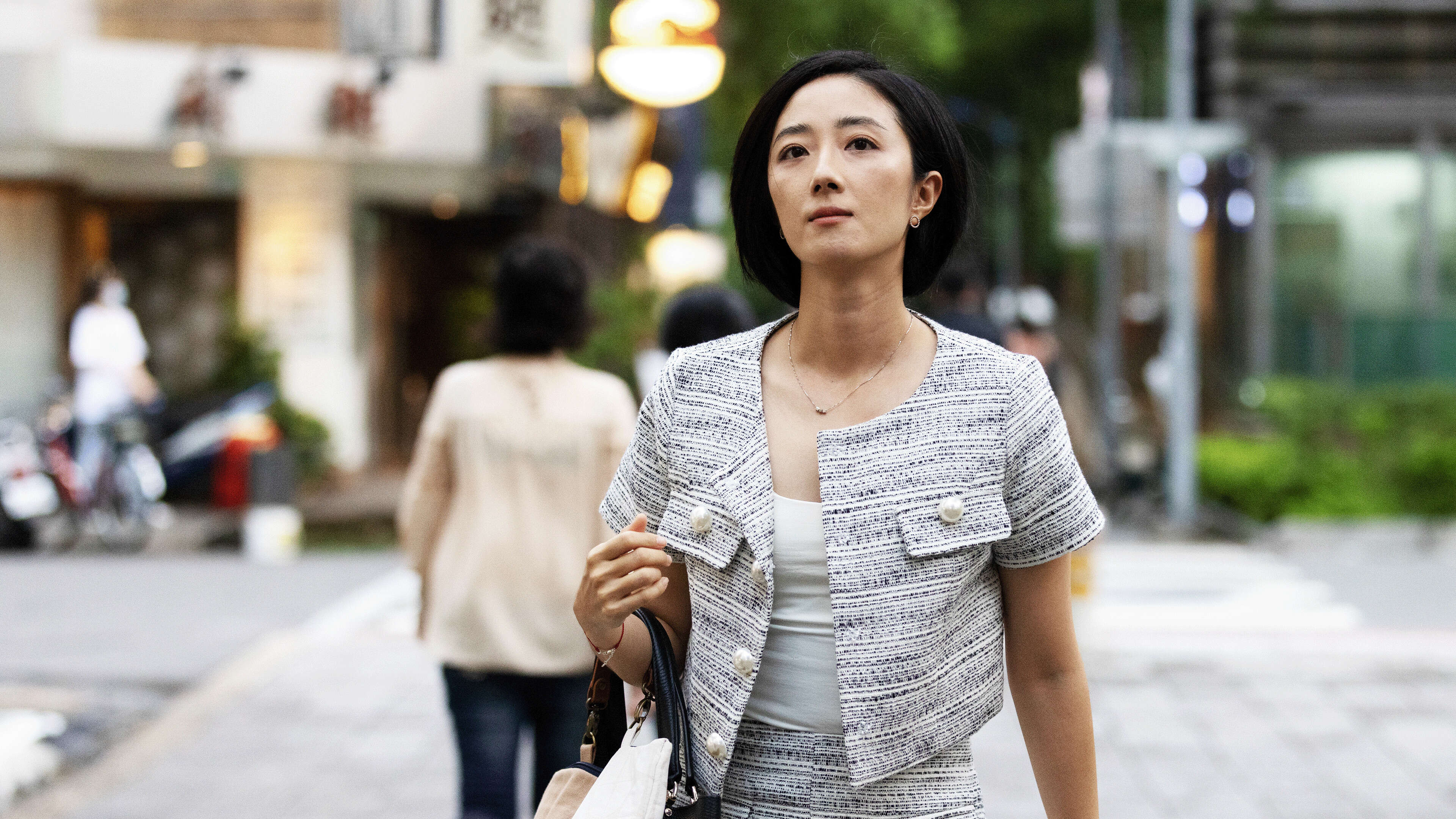 Women in Taipei Background