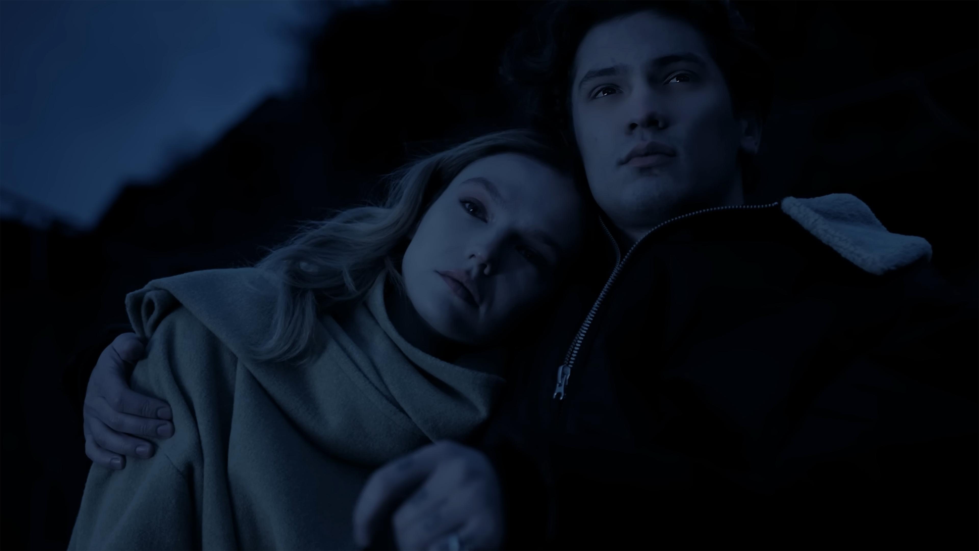 Aşk Sadece Bir An Background