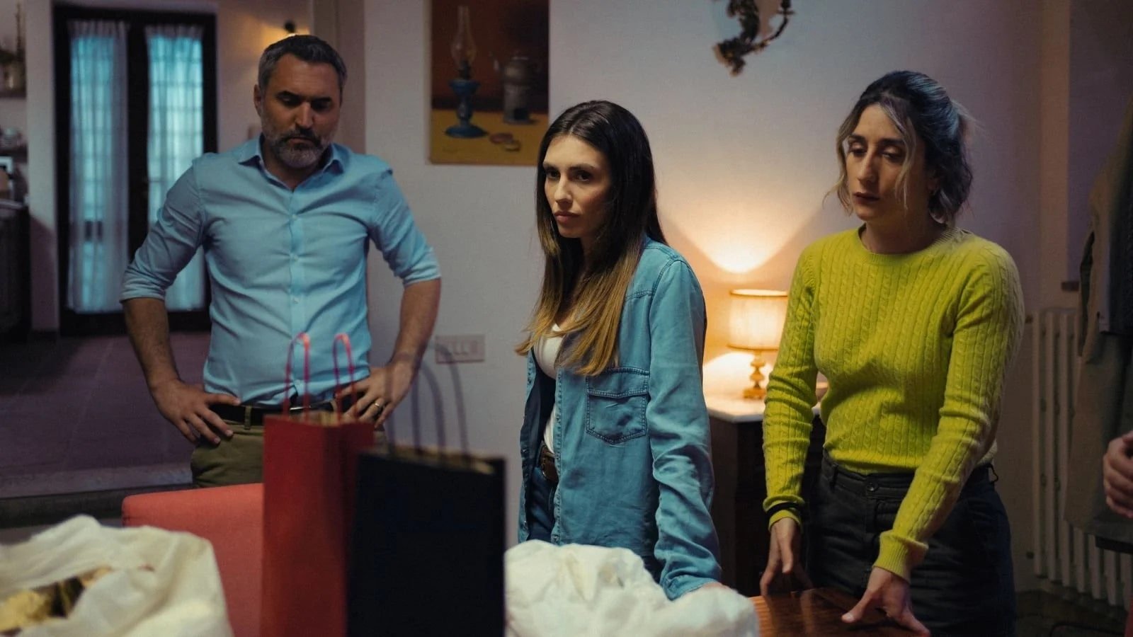 Gli ospiti Background