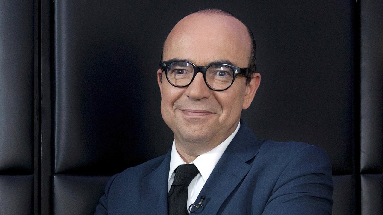 Les faits Karl Zéro-Les dossiers Karl Zéro Background