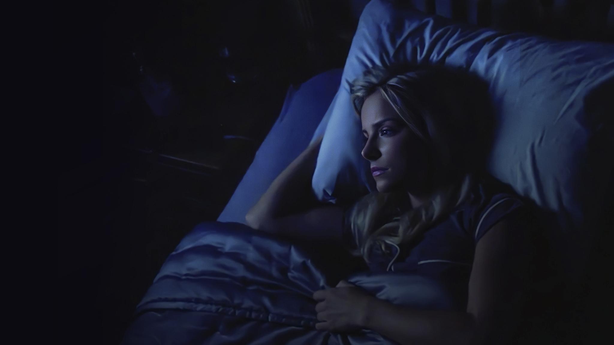 A Roommate To Die For Background