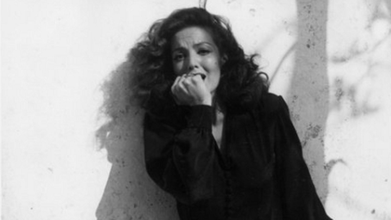 La corona negra Background