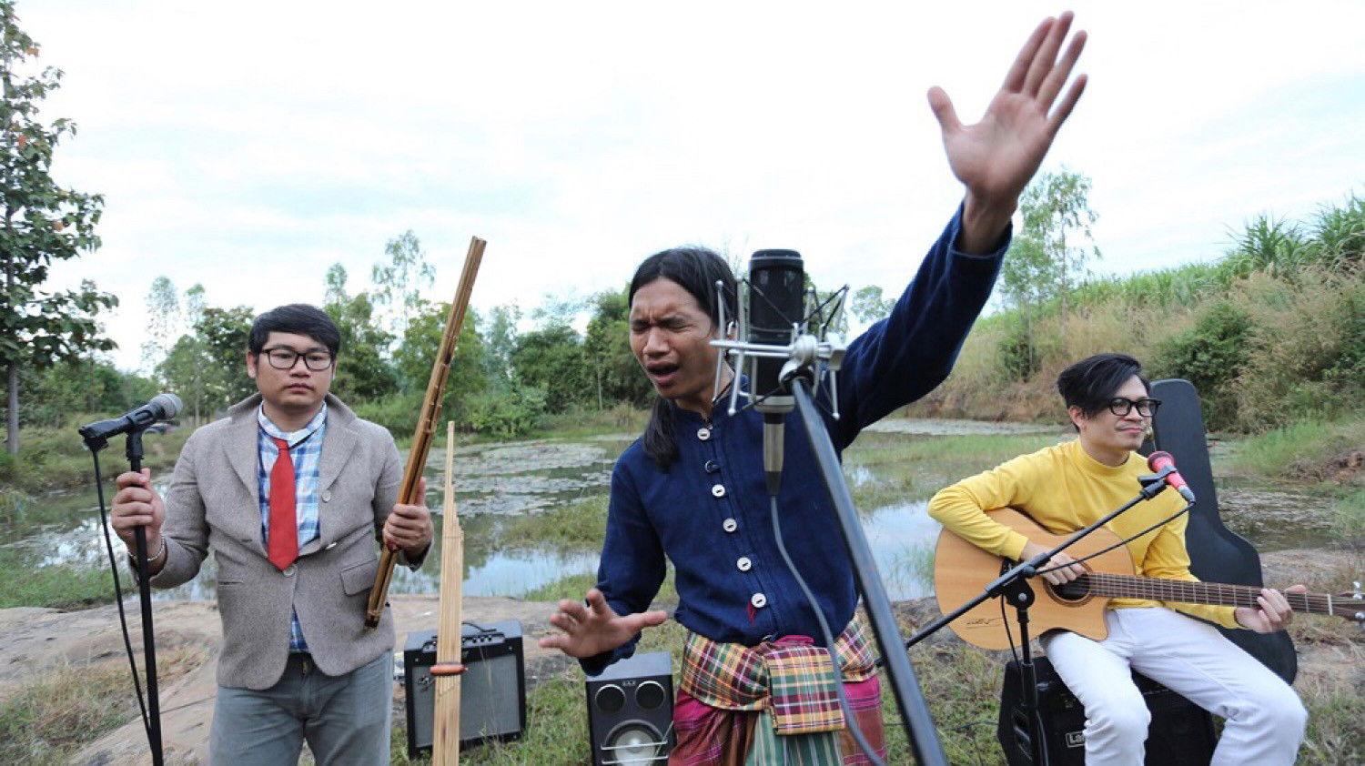 Mo Lum Mania Background