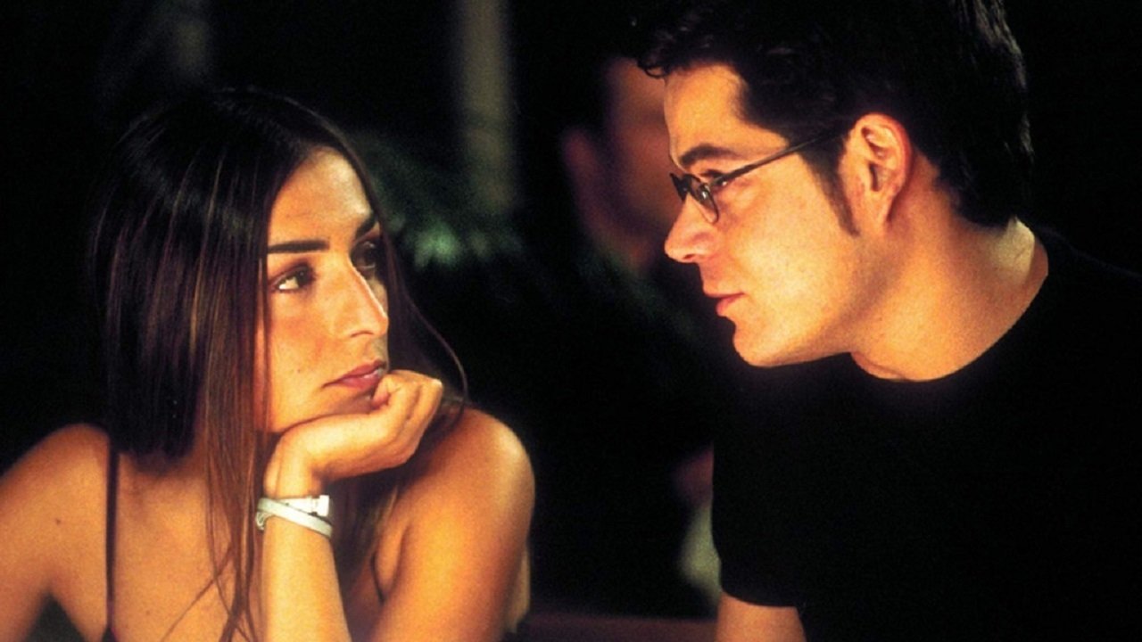 Sin vergüenza Background