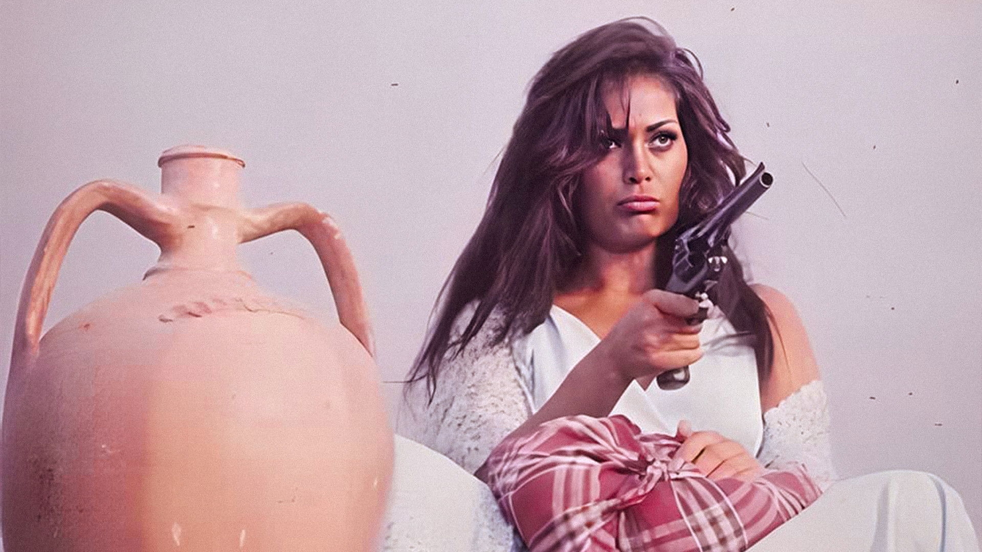 Güllü Geliyor Güllü Background