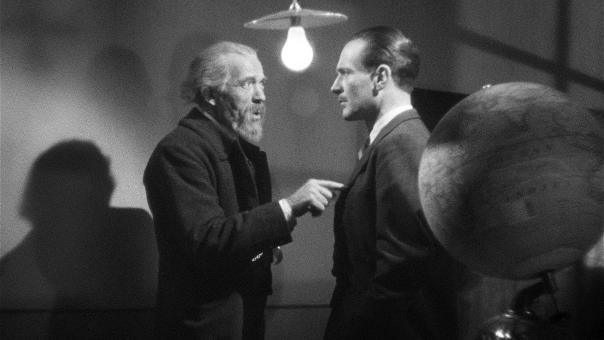 Le Corbeau Background