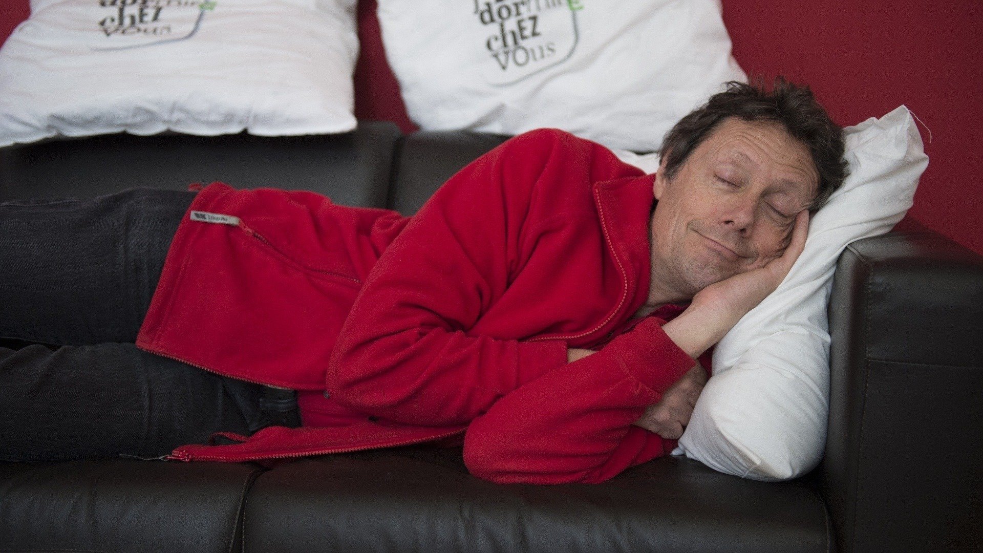 I'll come sleep at your house Background