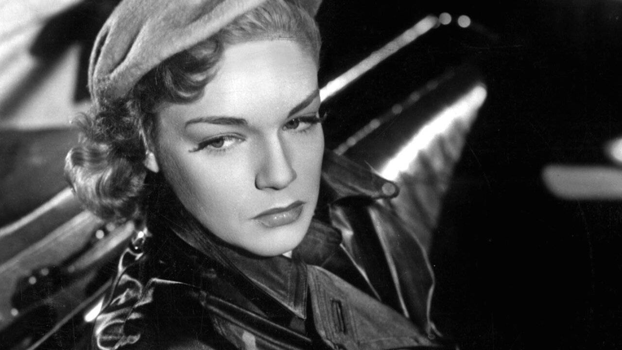 Simone Signoret, figure libre Background