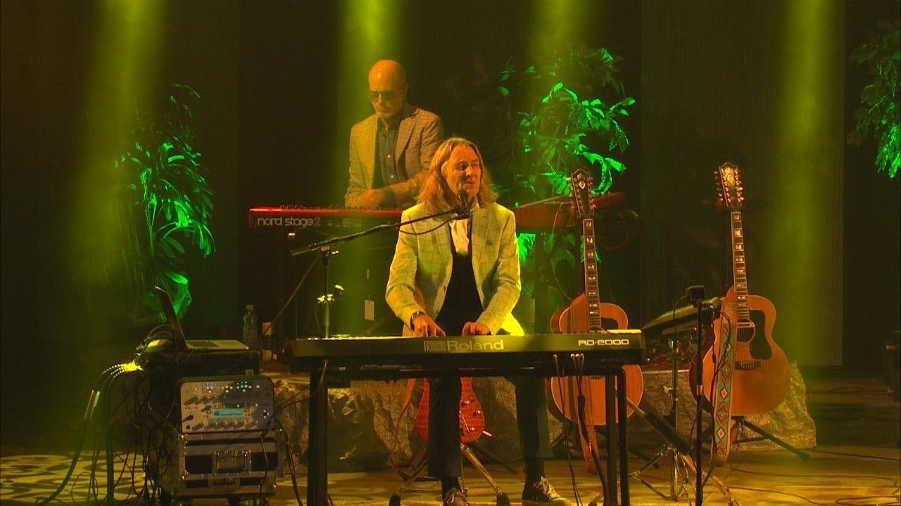 Roger Hodgson - Take the Long Way Home - Live in Montreal Background