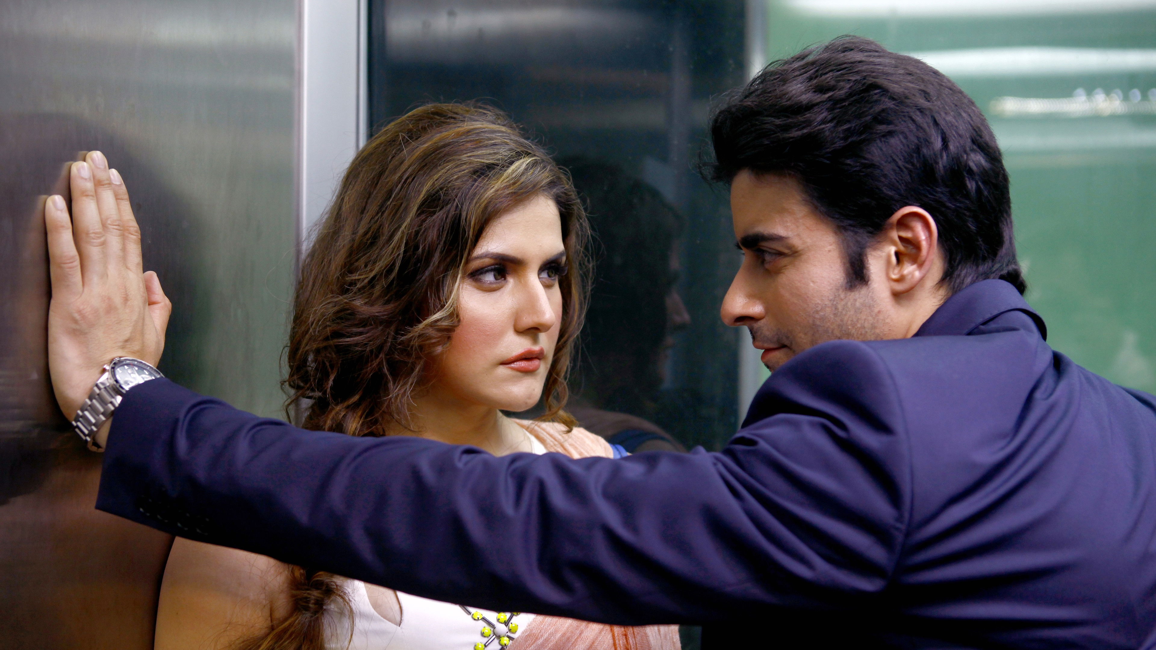Aksar 2 Background