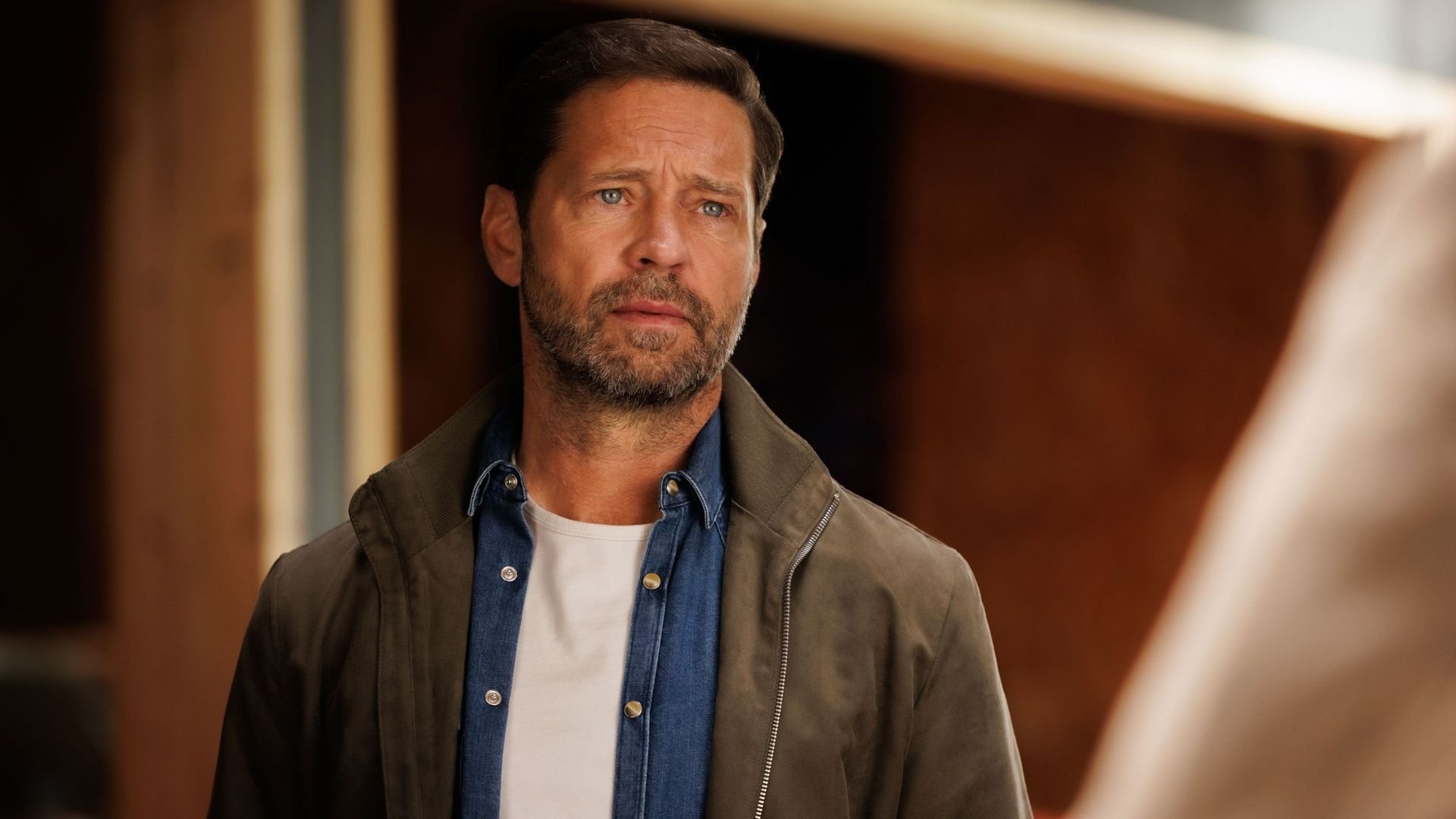 Mort sur la piste Background