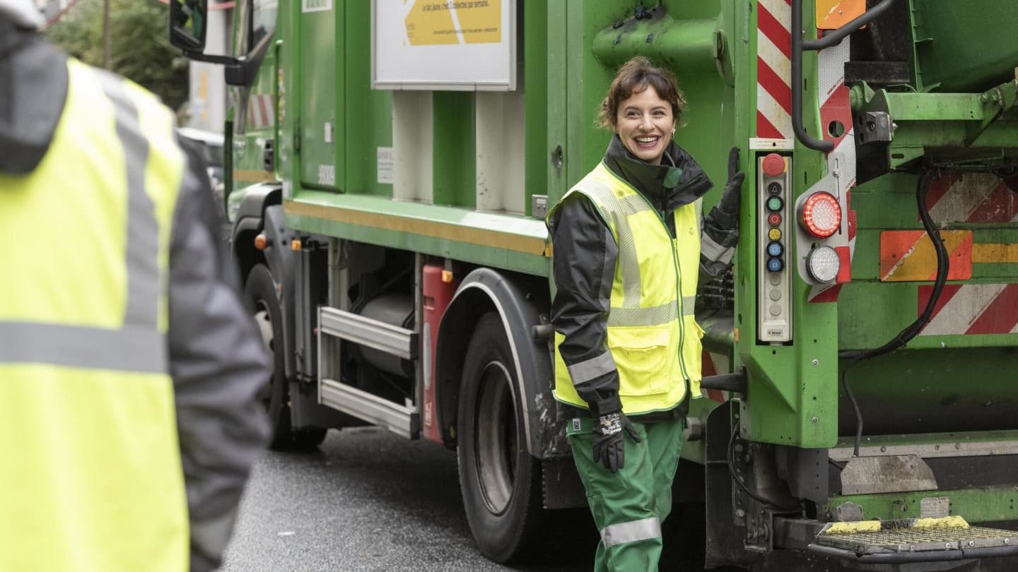 À l'épreuve Background