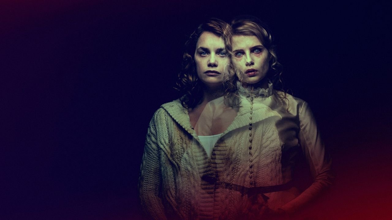 I Am the Pretty Thing That Lives in the House Background