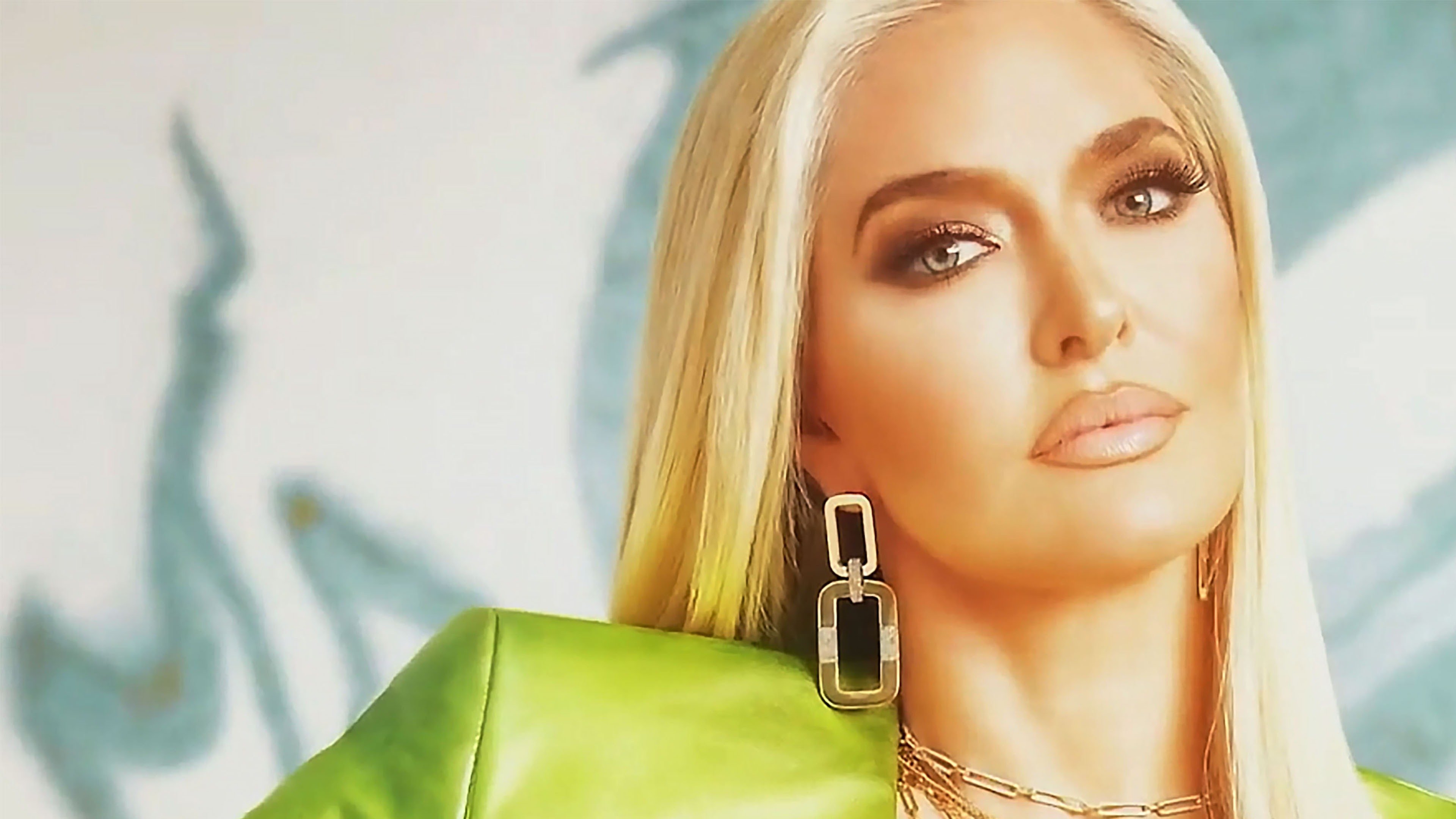 The Housewife and the Hustler Background