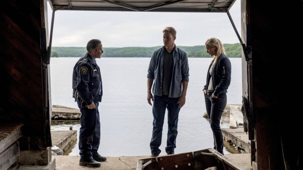 Deadly Secrets by the Lake Background