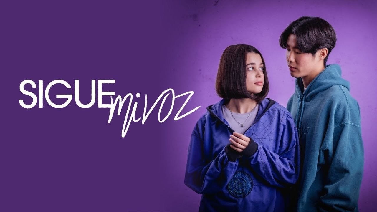 Sigue mi voz Background