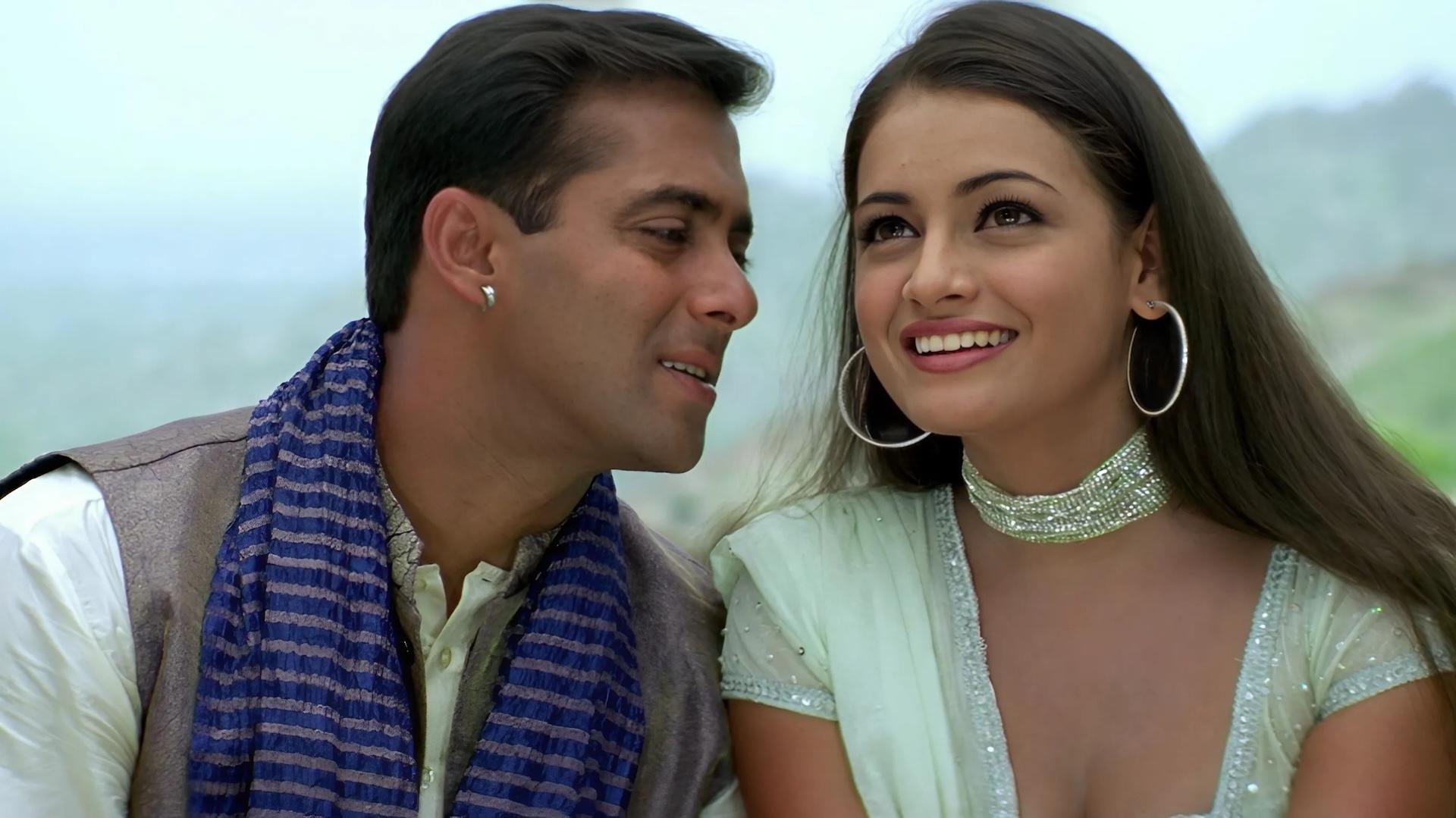 Tumko Na Bhool Paayenge Background