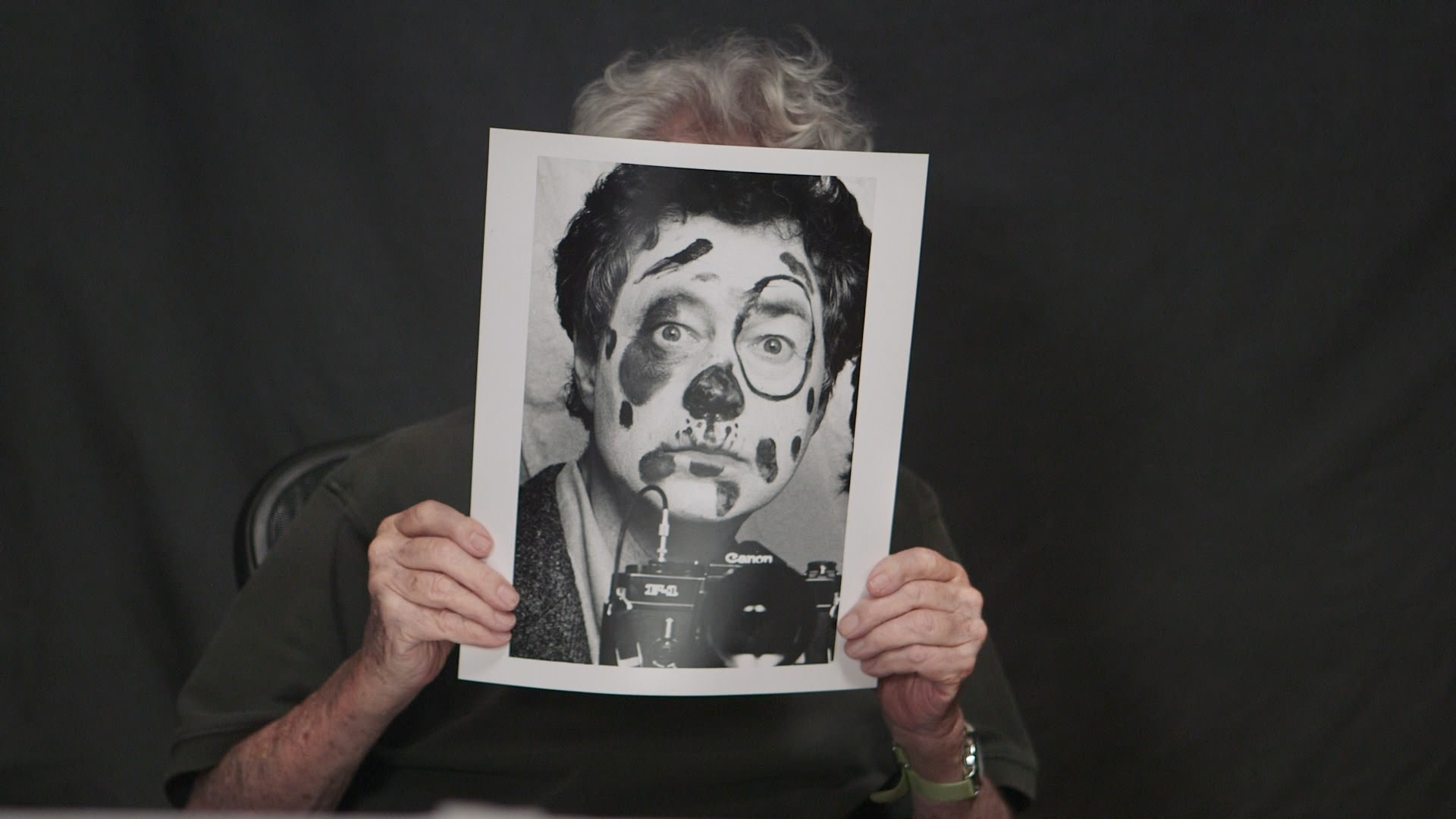 Elliott Erwitt - Silence Sounds Good Background