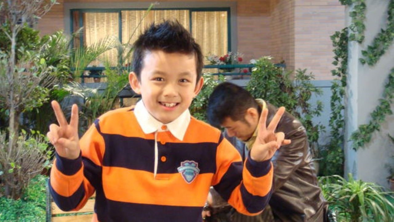 Home With Aliens Background