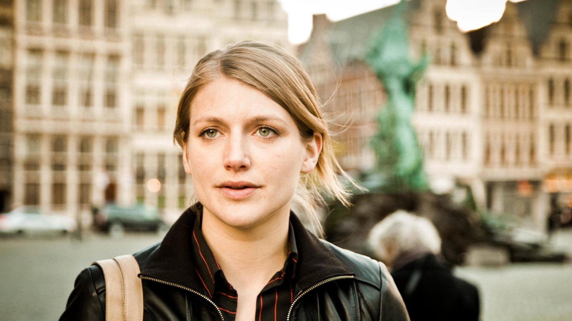 Deadline 25/5 Background