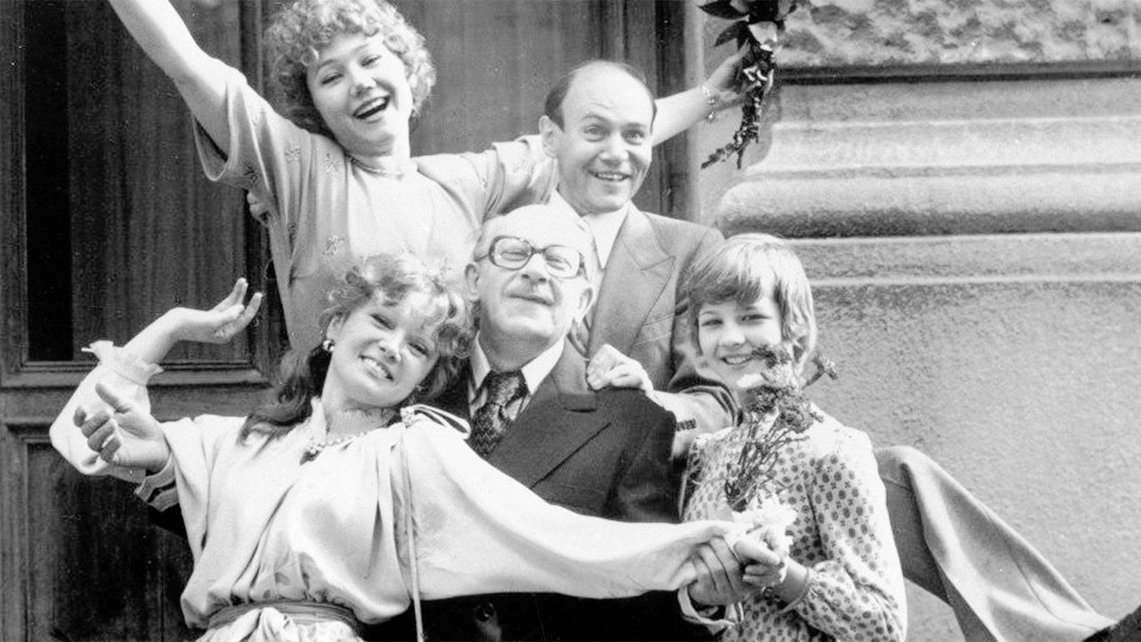 The Mechanic Gavrilov's Beloved Woman Background