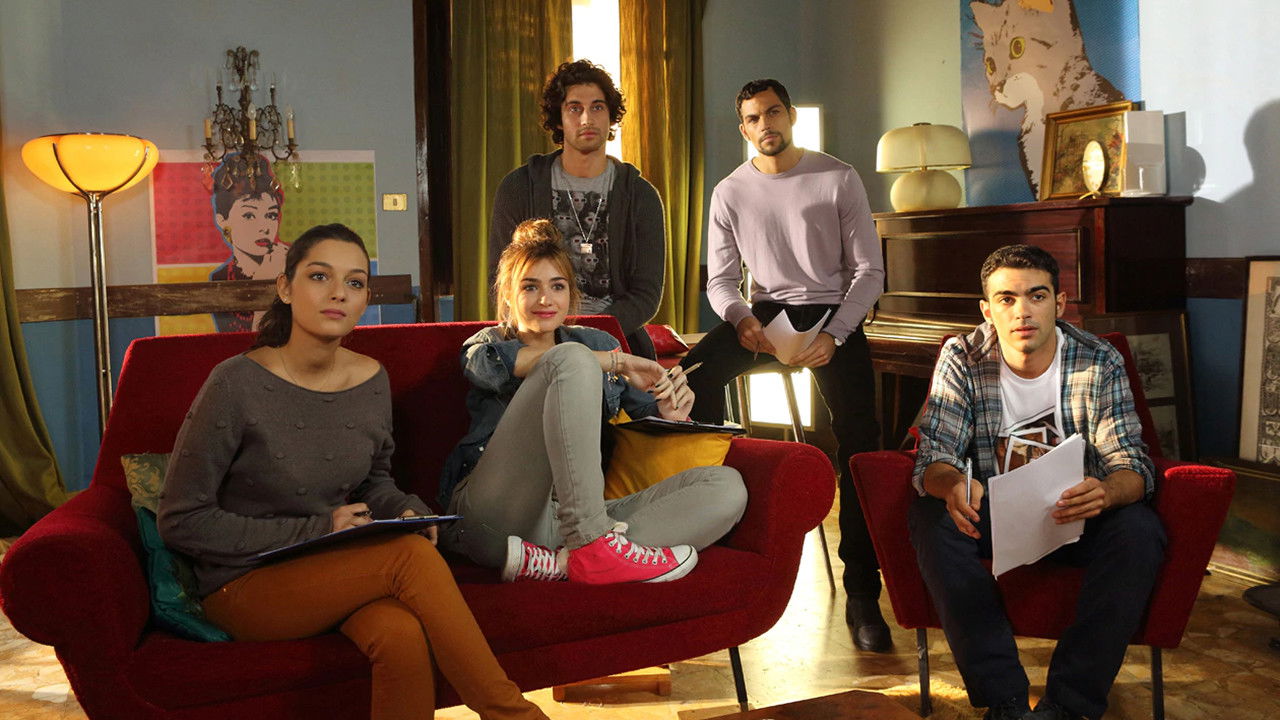 Universitari - Molto più che amici Background