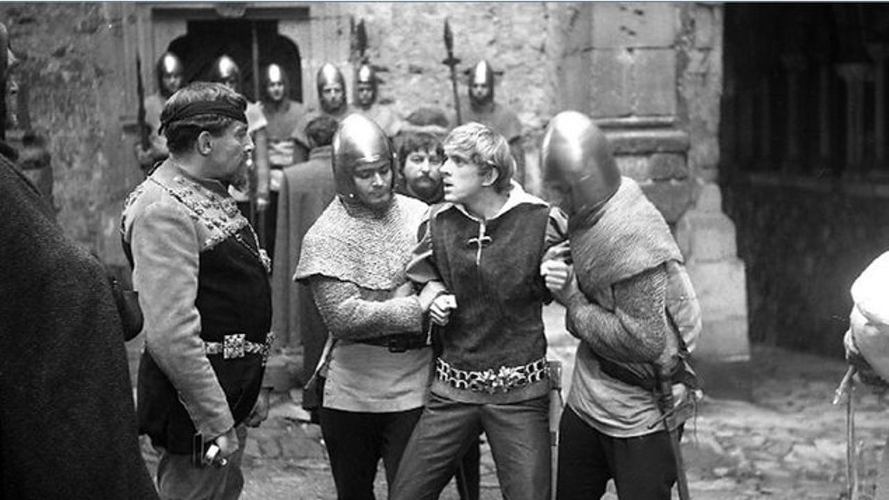 Slasti Otce vlasti Background