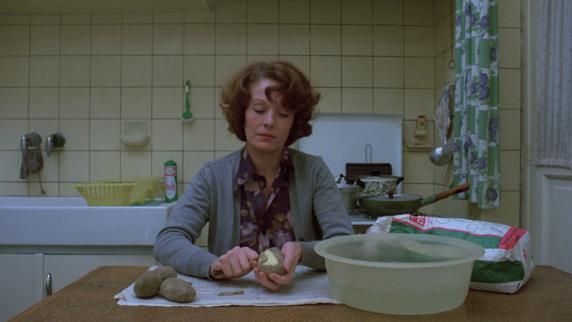 Jeanne Dielman, 23, quai du Commerce, 1080 Bruxelles Background