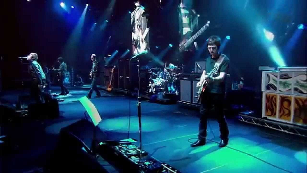 Oasis: Live at Wembley Arena Background