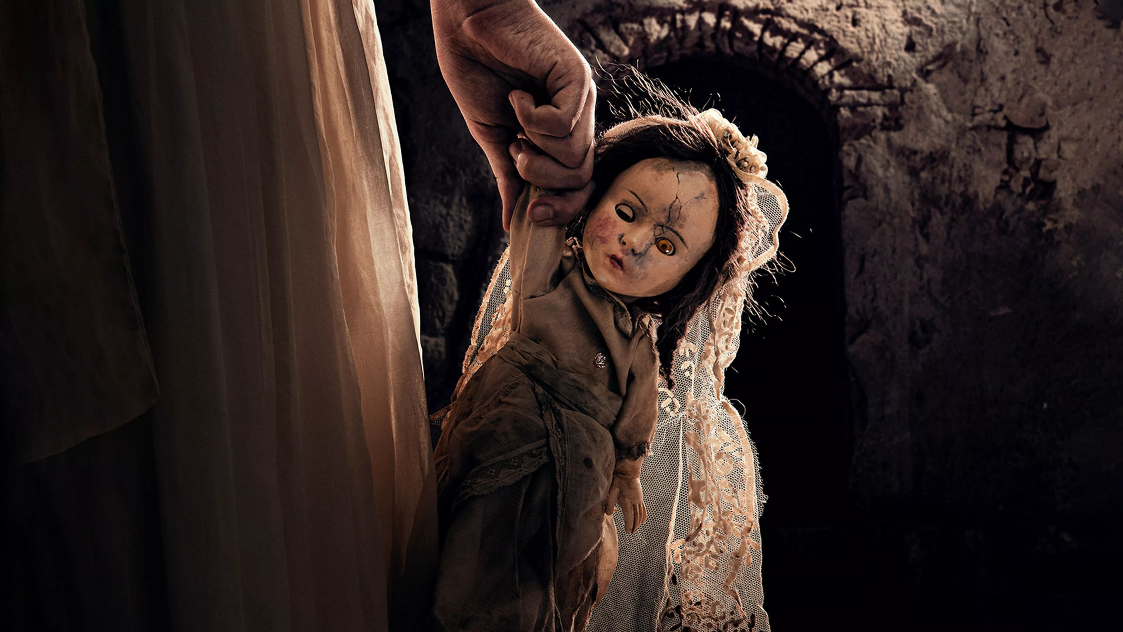 La niña de la comunión Background