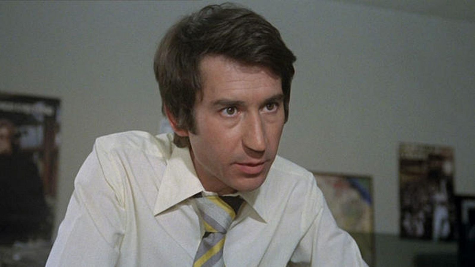 Solos en la madrugada Background