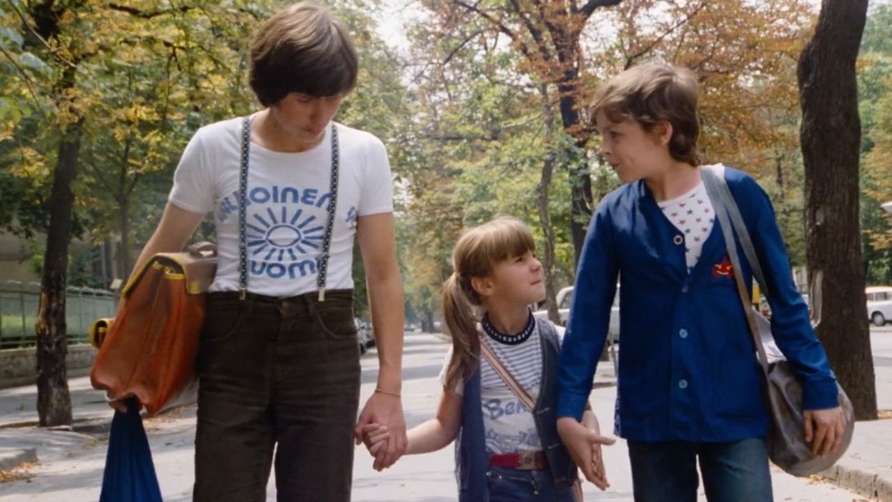 A Harum-Scarum Family Background