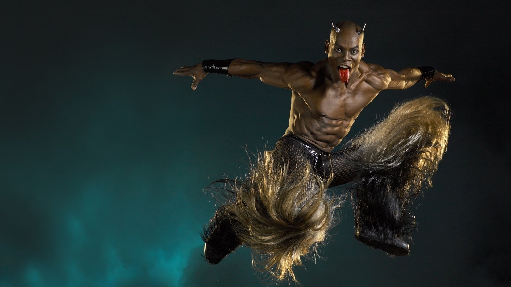 Cirque du Soleil: LoveSick Background