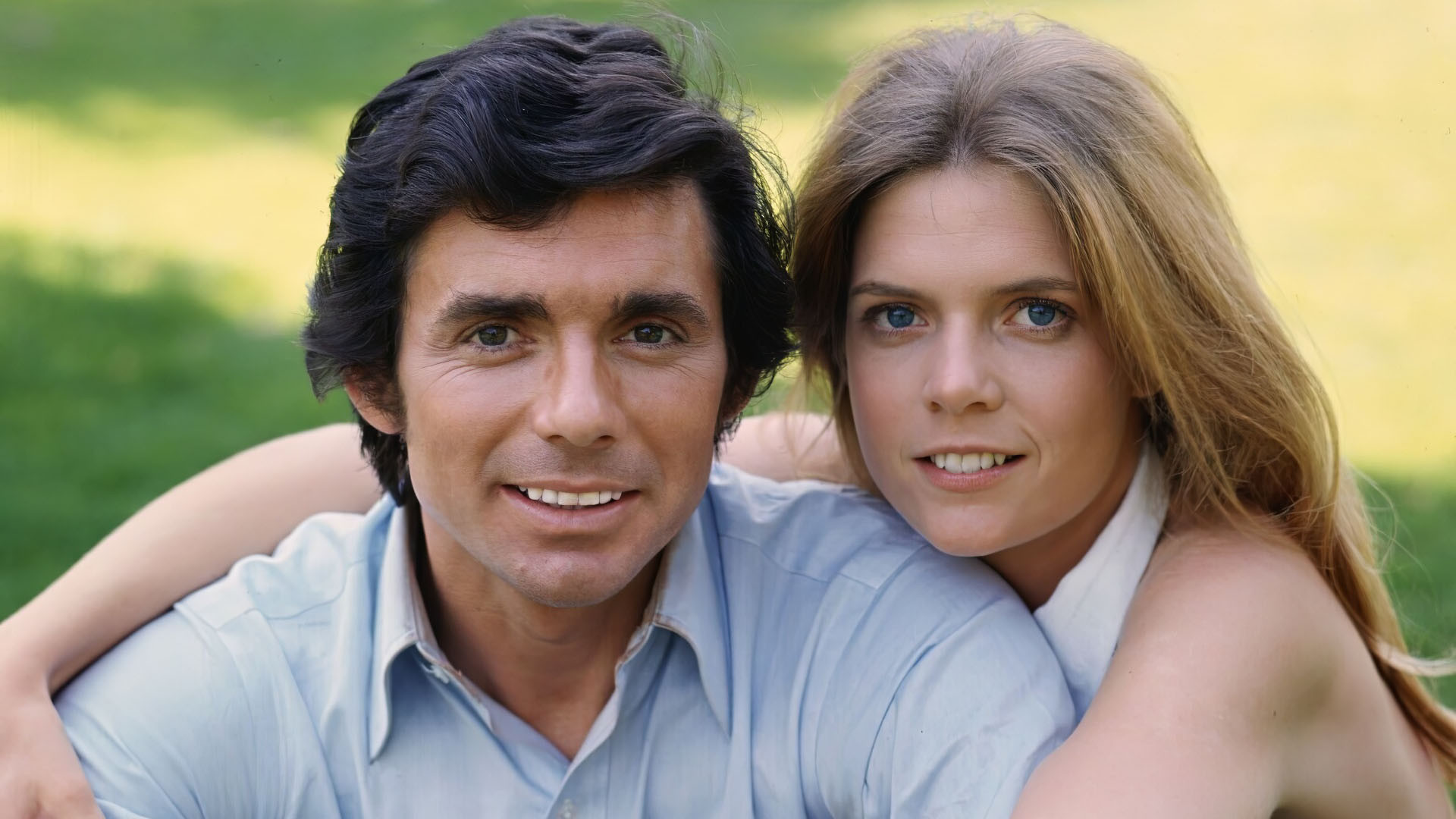 Bridget Loves Bernie Background