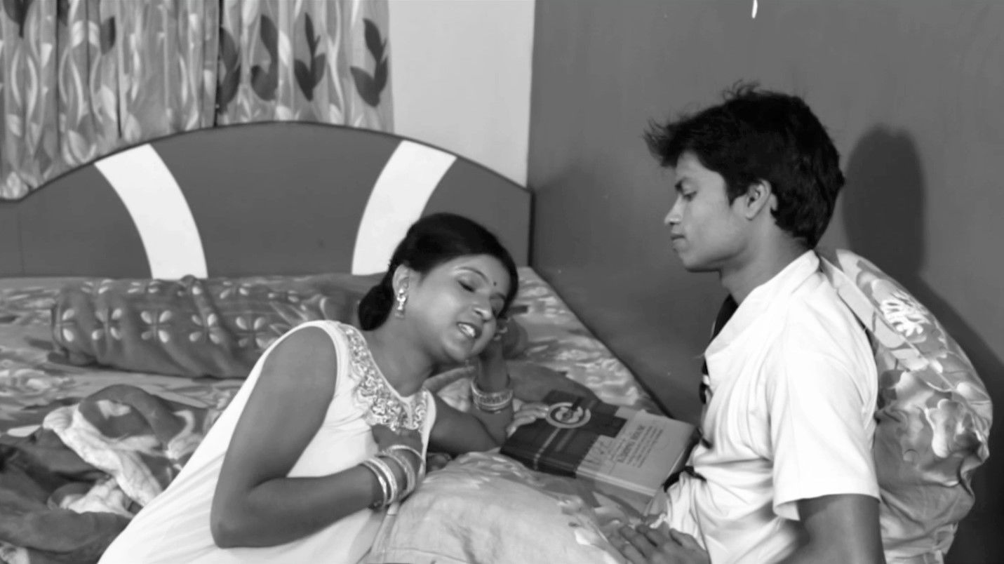 Kalo Bhromor Background