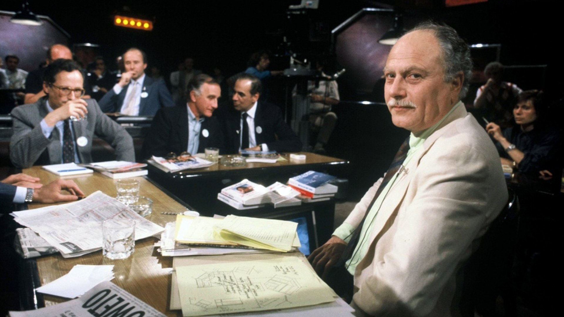 Droit de Réponse Background