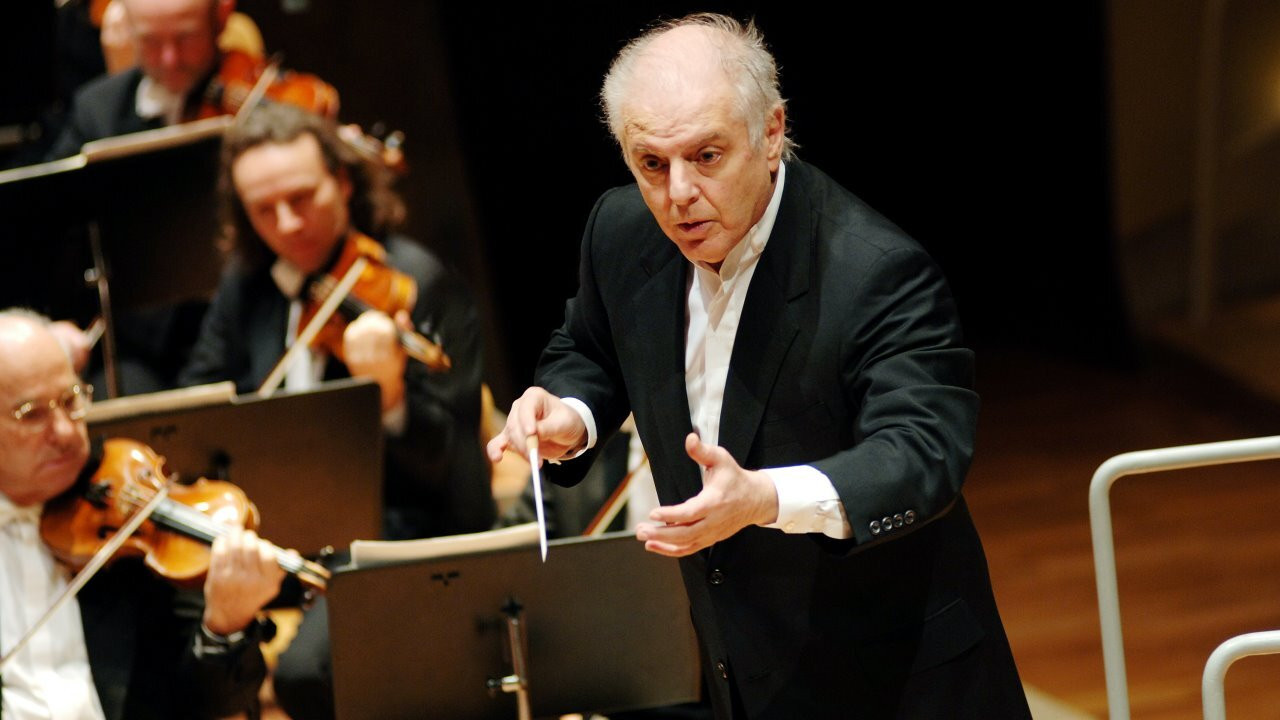 Daniel Barenboim: Beethoven - Piano Concertos 1-5 Background