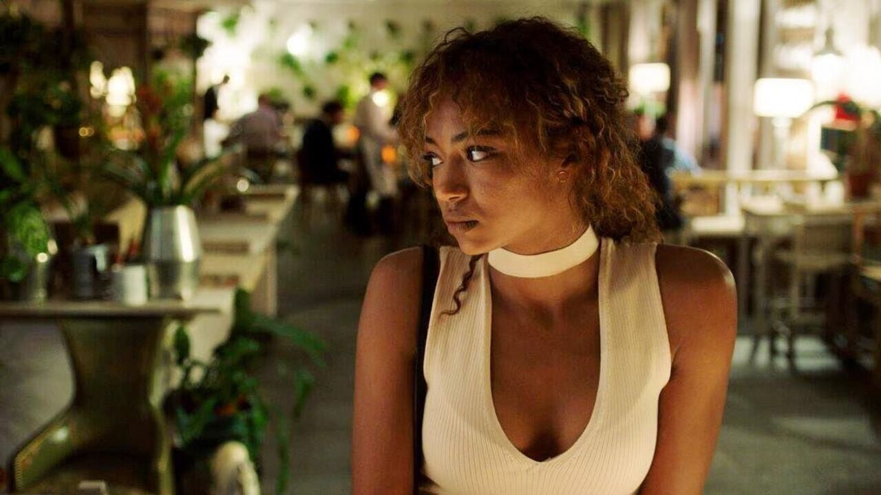 Hola, ¿estás sola? Background