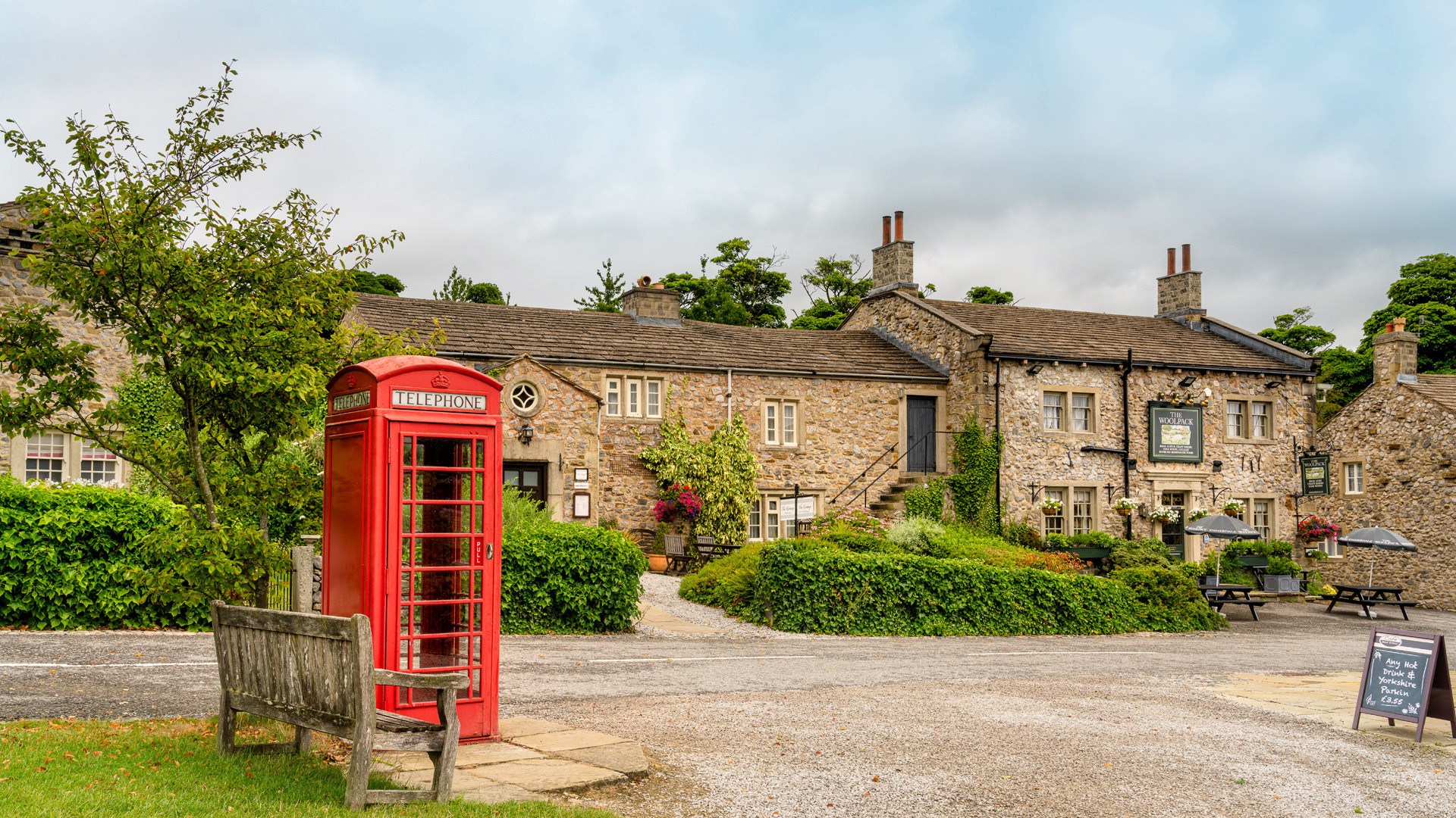 Emmerdale Background