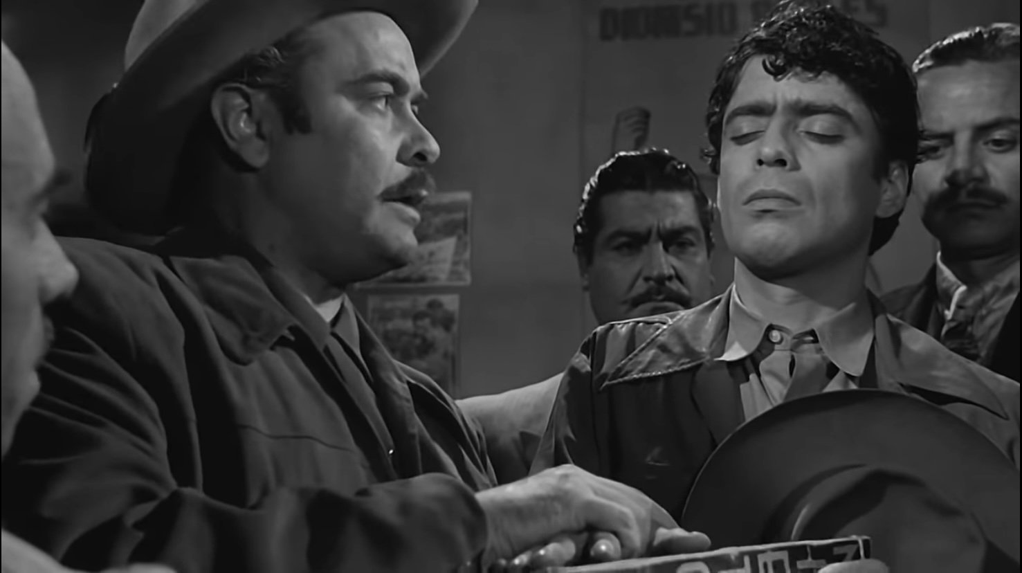 Dicen que soy comunista Background