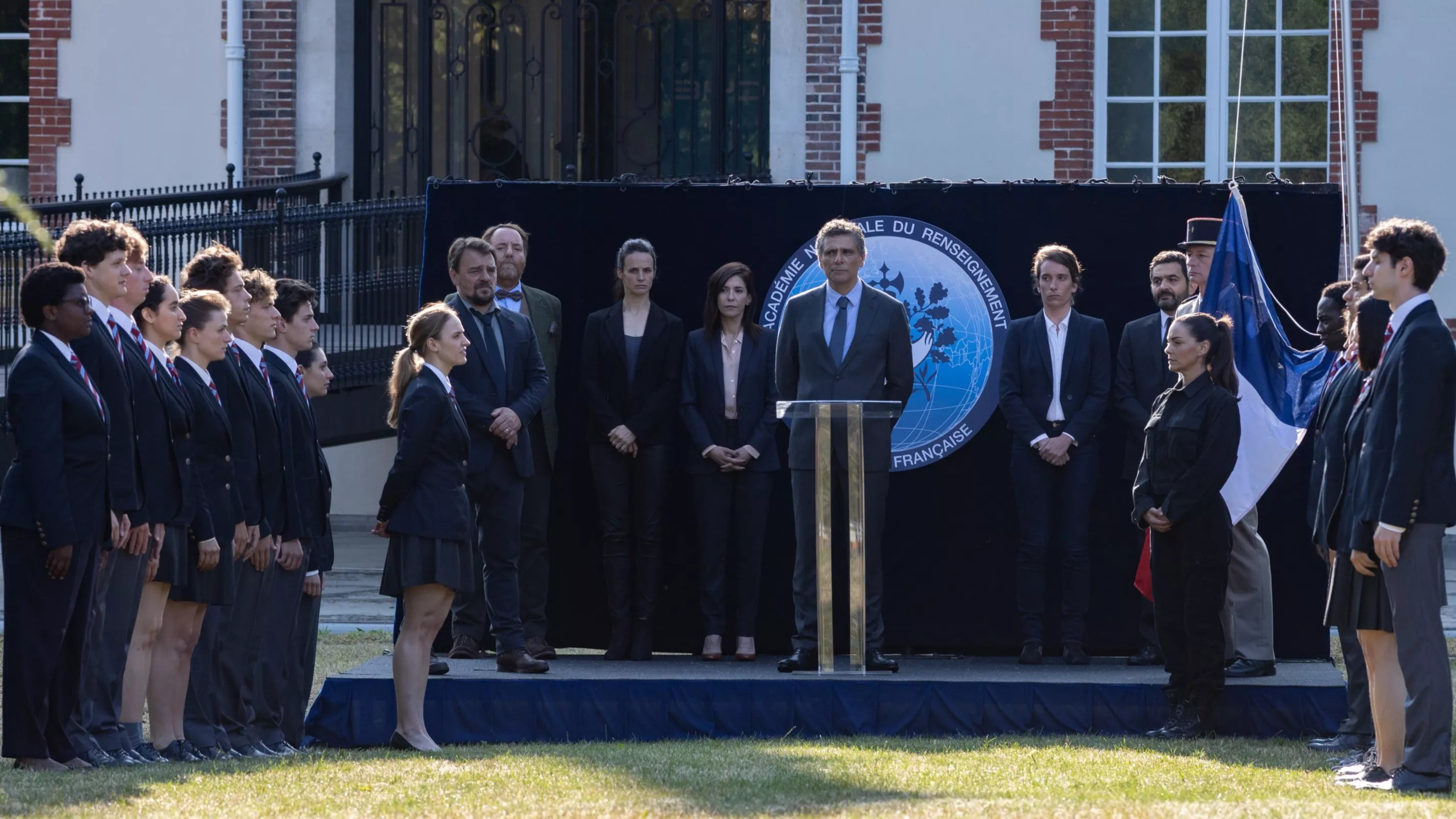 L'école des espions Background