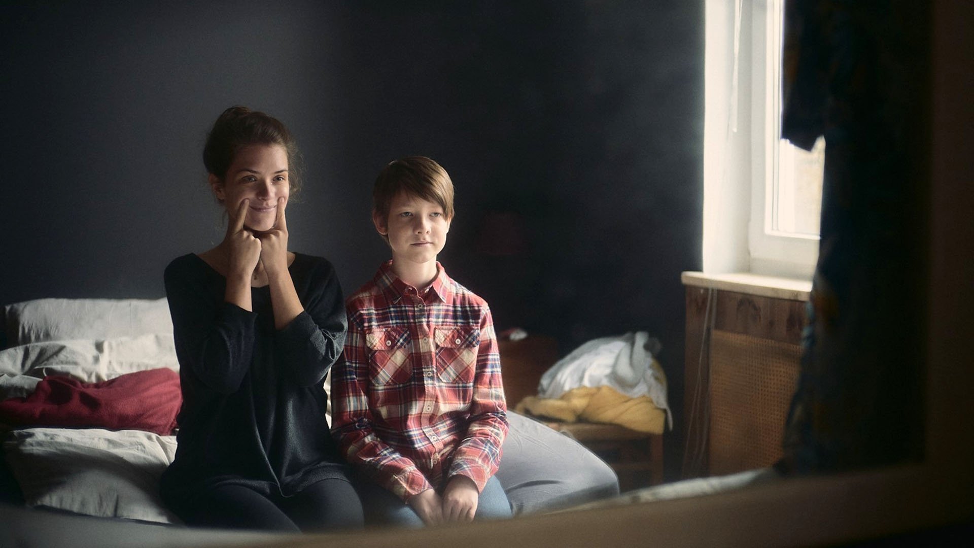 Zwischen uns Background